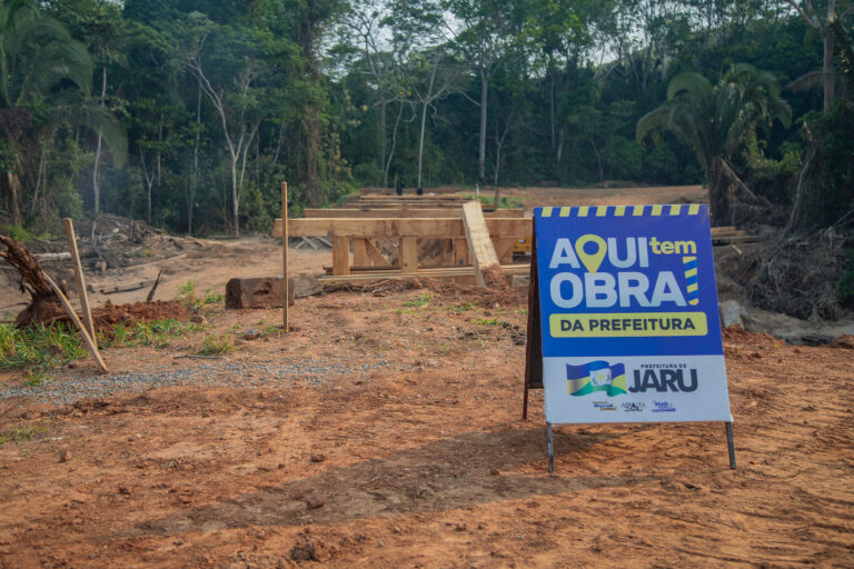 Obras de construção da nova ponte sobre o Rio São Domingos na Linha 628