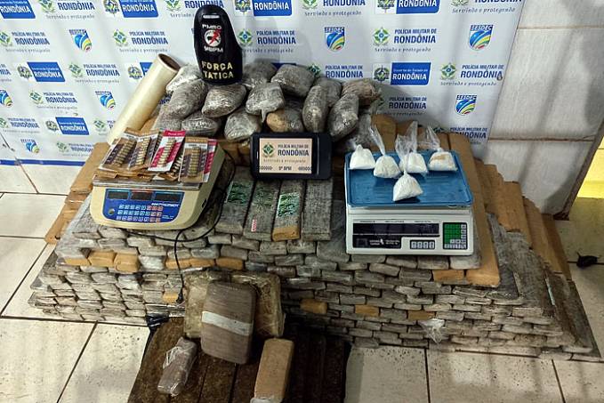 MEIA TONELADA - Em vídeo, PM apreende maconha, dinheiro e mais de 300 munições - News Rondônia