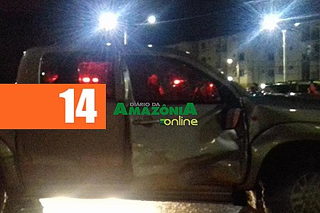 MOTORISTA PERDE CONTROLE E BATE CAMINHONETE DENTRO CONDOMÍNIO - News Rondônia