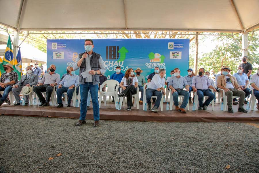 DESENVOLVIMENTO: Governo lança projetos Tchau Poeira e Governo na Cidade no município de Jaru - News Rondônia