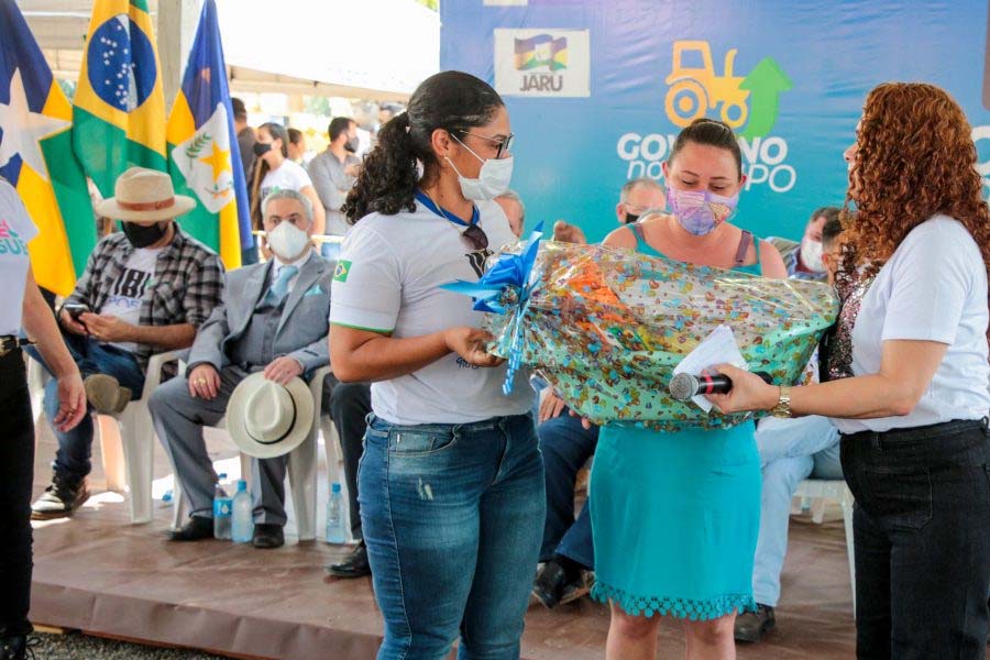 DESENVOLVIMENTO: Governo lança projetos Tchau Poeira e Governo na Cidade no município de Jaru - News Rondônia