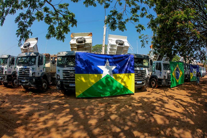 DESENVOLVIMENTO: Governo lança projetos Tchau Poeira e Governo na Cidade no município de Jaru - News Rondônia