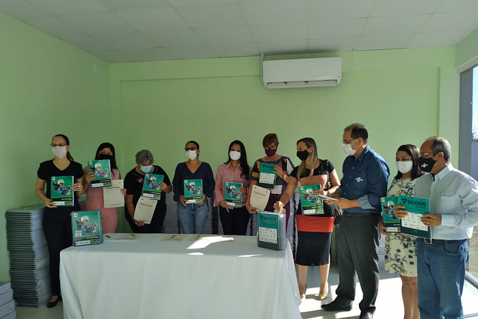 Instituto Sicoob e Sebrae continuam a entrega de kits de reforço escolar - News Rondônia
