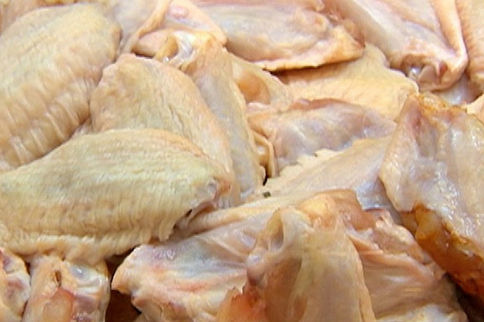 Arábia Saudita suspende a compra de carne de aves de 11 frigoríficos do Brasil - News Rondônia
