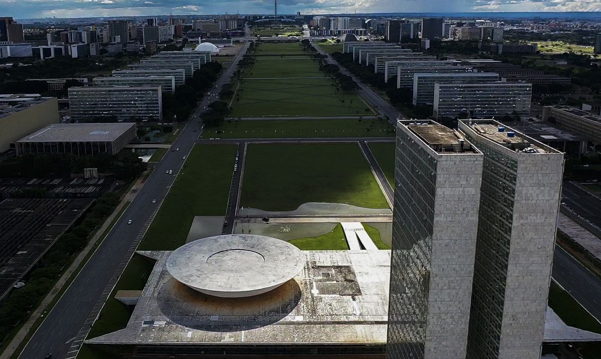 Portaria do Ministério da Economia desrespeita o teto constitucional - Por Julio Cardoso - News Rondônia