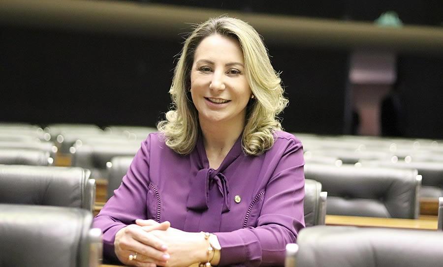 Jaqueline Cassol destaca alteração na lei que obriga laticínios a informarem preço pago pelo litro de leite - News Rondônia