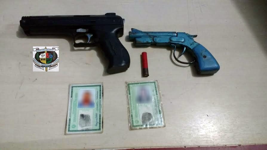 ZONA LESTE: FORÇA TÁTICA DO 5ºBPM PRENDE DUPLA COM GARRUNCHA E PISTOLA 9MM - News Rondônia