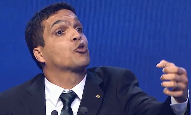 EM DEBATE MORNO, CANDIDATOS EVITAM CONFRONTO E NANICO VIRA SUCESSO NAS REDES SOCIAIS - News Rondônia