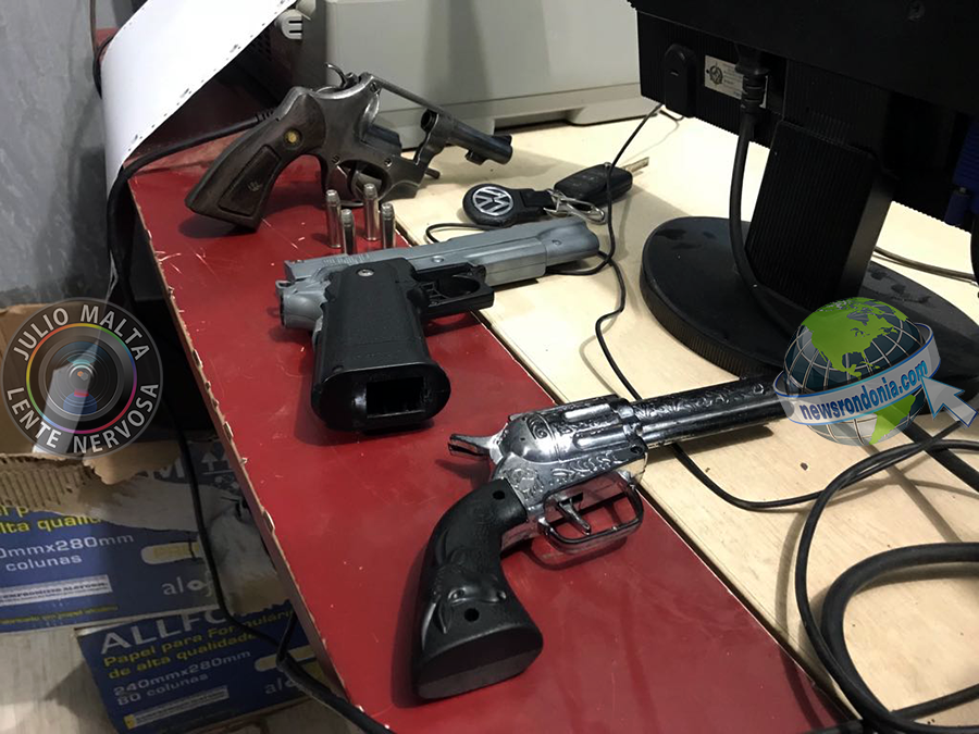 POLÍCIA PRENDE BANDO QUE INVADIU RESIDÊNCIA E AMARROU MORADORES PARA ROUBAR CARRO - News Rondônia