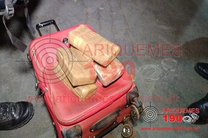 ARIQUEMES: Patamo 01 e 02 apreendem mais de 5 kg de pasta base para Cocaína na Av. JK com Jamari - News Rondônia