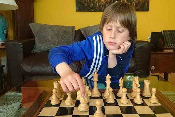 O menino de 10 anos que derrotou um mestre de xadrez e não contou para ninguém na escola - News Rondônia