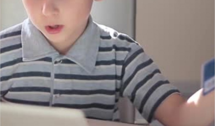 MENINO DE 7 ANOS PEGA CARTÃO DE CRÉDITO DA MÃE E COMPRA BRINQUEDO QUE CUSTA R$ 38 MIL - News Rondônia