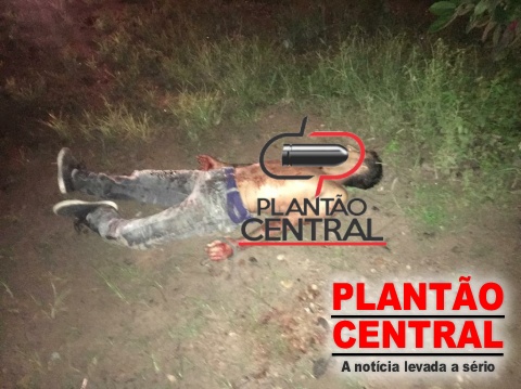 DUPLA EM MOTO MATA JOVEM COM GOLPES DE FACA EM JI-PARANÁ  IMAGENS FORTES - News Rondônia