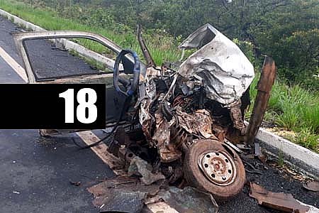 TRAGÉDIA NA BR-364: POLÍCIA IDENTIFICA VÍTIMAS DO VEÍCULO QUE PARTIU-SE APÓS COLISÃO - IMAGENS FORTES - News Rondônia