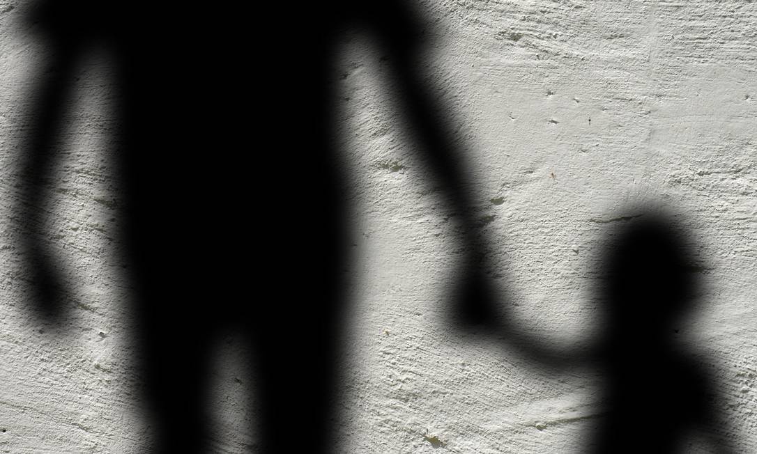 DESESPERADA: Adolescente acusa padrasto de estupro em Porto Velho - News Rondônia
