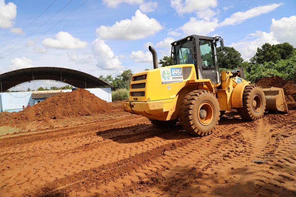 PREFEITURA DE JARU INICIA LIMPEZA DE TERRENO NO SETOR 4 PARA CONSTRUÇÃO DE UM CRAS - News Rondônia