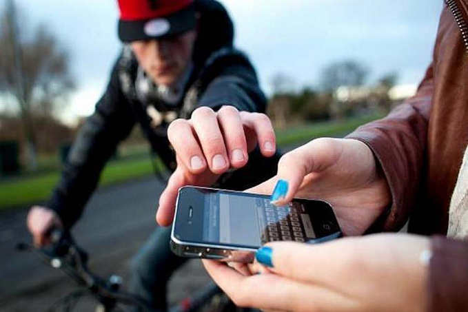 NÃO FUGIU - Suspeito é preso após roubar celular e se esconder em lan house na zona sul - News Rondônia