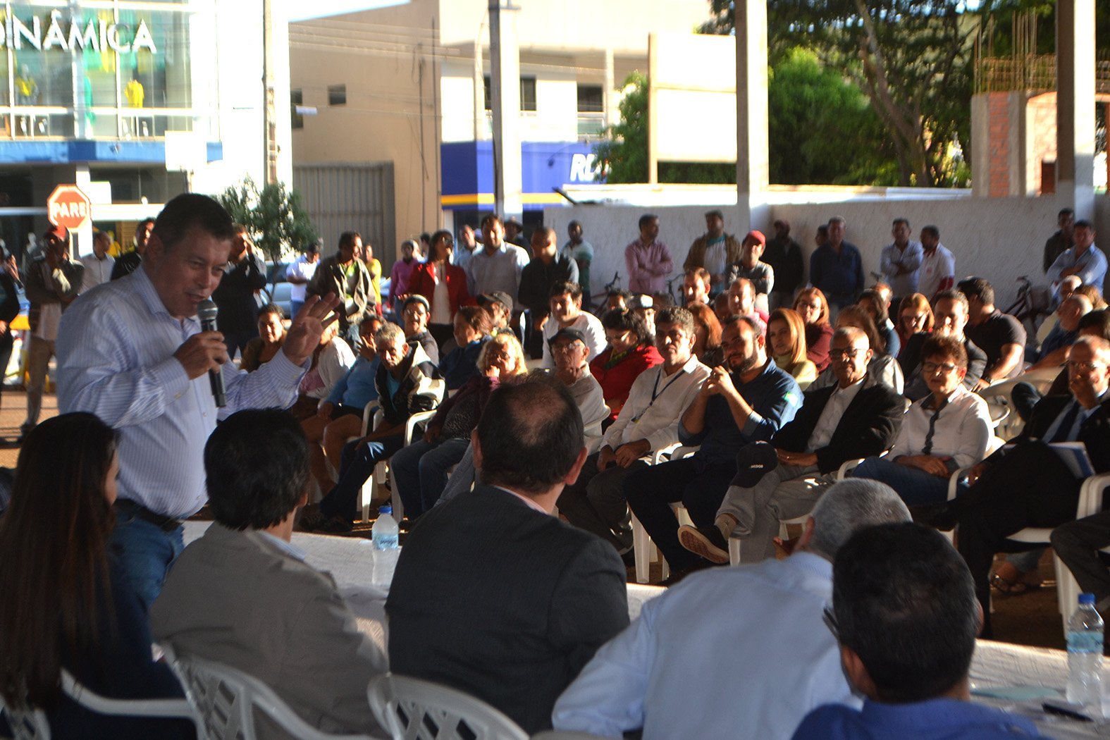 DEPUTADO EDSON MARTINS PARTICIPA DE ENTREGA DE TÍTULOS EM CEREJEIRAS - News Rondônia
