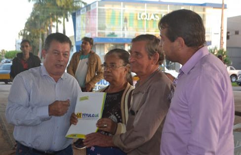 DEPUTADO EDSON MARTINS PARTICIPA DE ENTREGA DE TÍTULOS EM CEREJEIRAS - News Rondônia