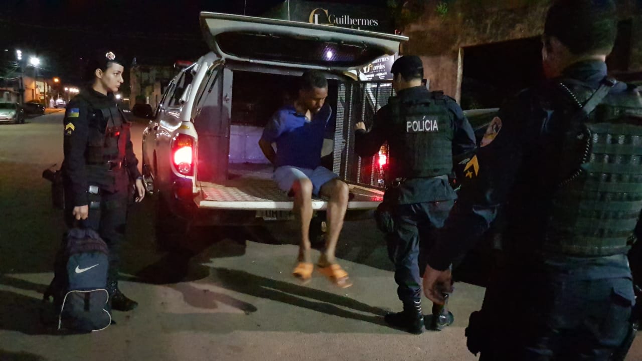 HOMEM LEVA VÁRIAS FACADAS APÓS REAGIR A ASSALTO; SUSPEITO É PRESO EM SEGUIDA - News Rondônia