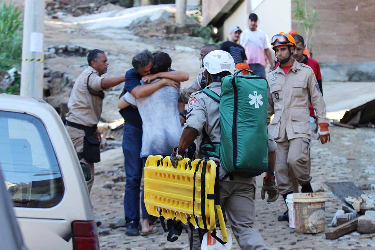 TRAGÉDIA: DOIS PRÉDIOS DESABAM NO RIO DE JANEIRO; HÁ MORTOS E FERIDOS - News Rondônia