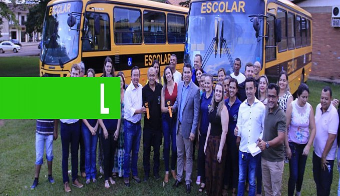 SENADOR VEM A VILHENA ANUNCIAR RECURSOS E PARTICIPA DE EVENTO PARA ENTREGA DE ÔNIBUS - News Rondônia