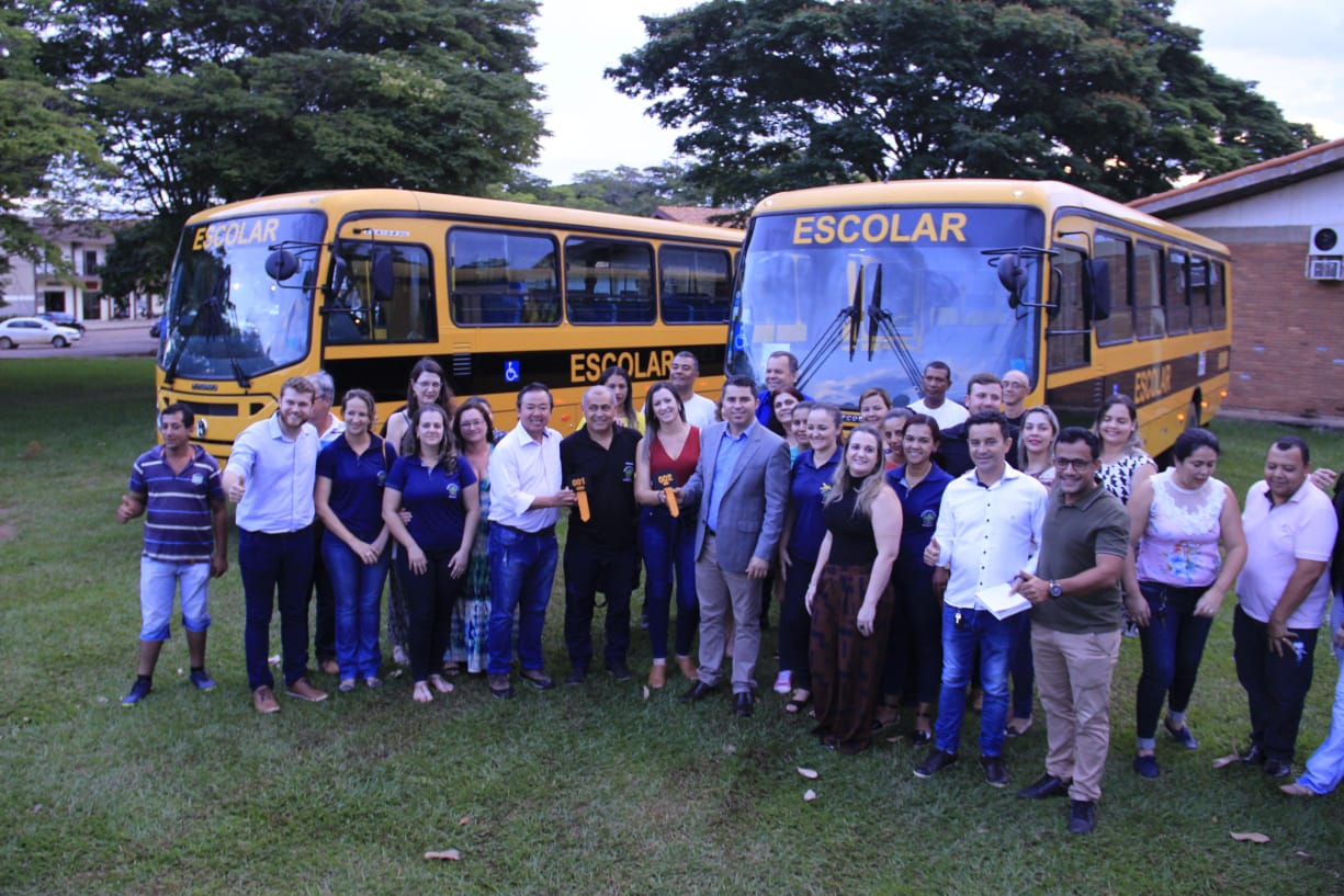 SENADOR VEM A VILHENA ANUNCIAR RECURSOS E PARTICIPA DE EVENTO PARA ENTREGA DE ÔNIBUS - News Rondônia