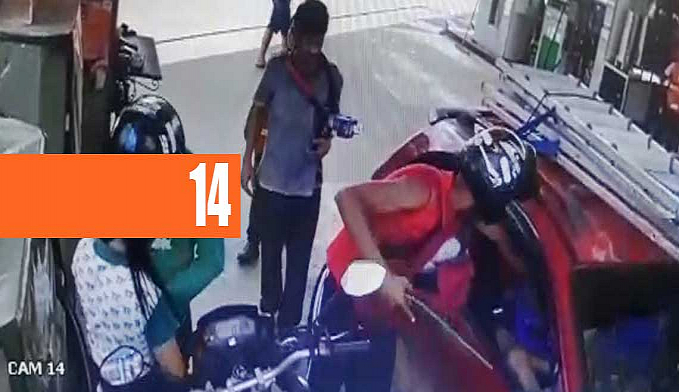 COM ESCOPETA, ASSALTANTES FAZEM ARRASTÃO EM PLENA LUZ DO DIA NO POSTO TRIÂNGULO - VEJA O VÍDEO - News Rondônia