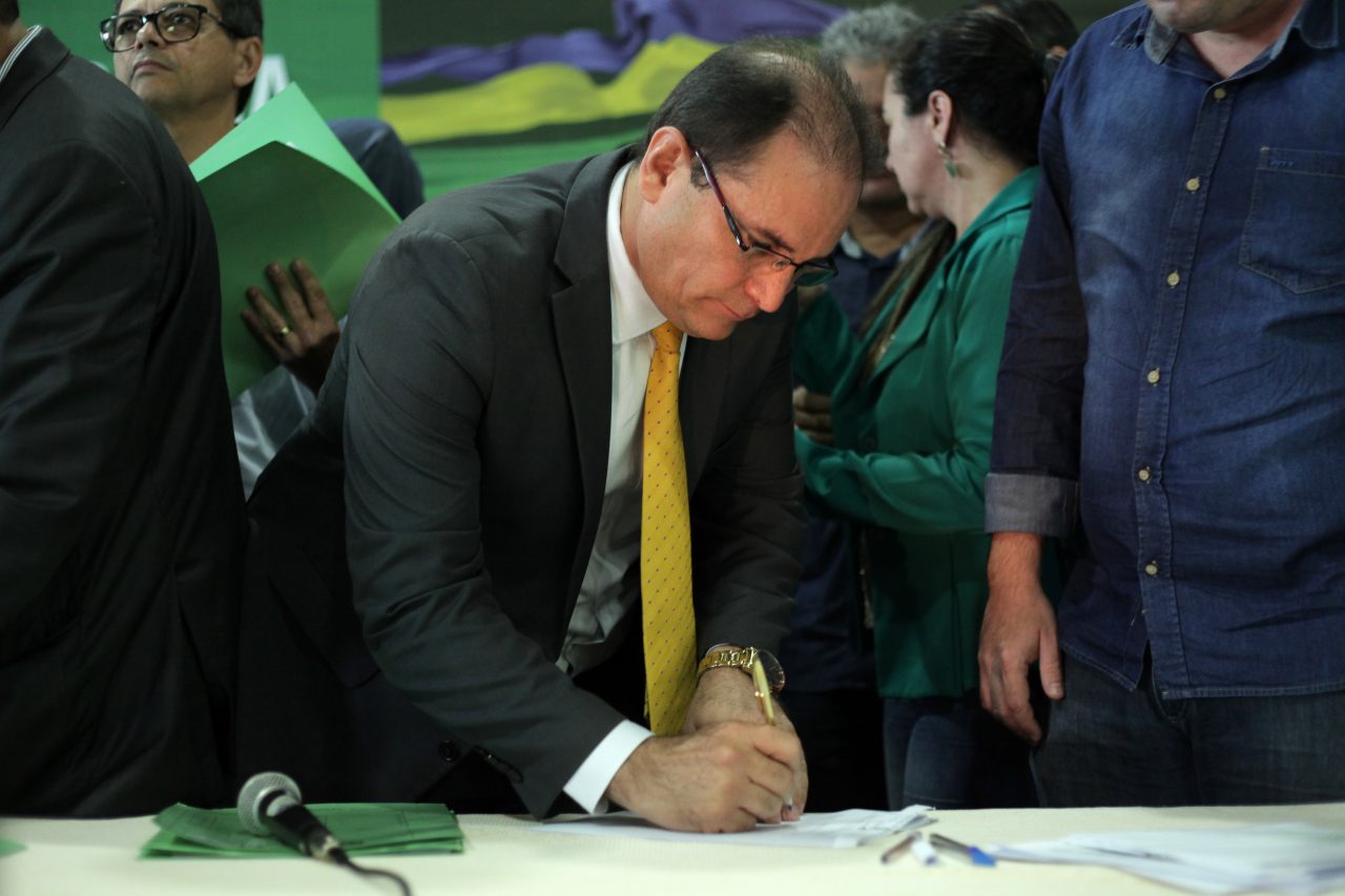 ASSINADO CONVÊNIO QUE GARANTE R$ 150 MILHÕES PARA AQUISIÇÃO DE MAQUINÁRIOS E PARCERIA COM PREFEITURAS PARA AMPLIAR PRESENÇA DA JUNTA COMERCIAL NO ESTADO - News Rondônia