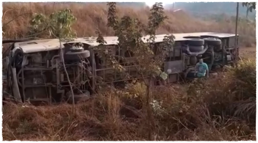 Acidente com ônibus na Br-364 deixa passageiros gravemente feridos; pneu estourado pode ter sido a causa do acidente - News Rondônia