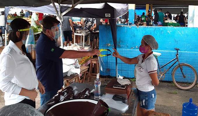 Agricultores familiares da Feira do Produtor recebem doação de kit para prevenção da Covid-19, em Porto Velho - News Rondônia