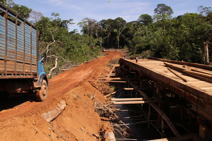Invasores estariam impedindo o DER de reconstruir a ponte destruída na Estrada Parque - News Rondônia