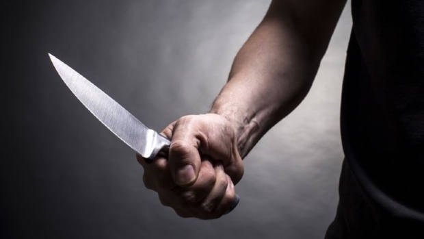 HOMEM SE ESCONDE EM MERCADO E É MORTO COM MAIS DE 30 FACADAS - News Rondônia