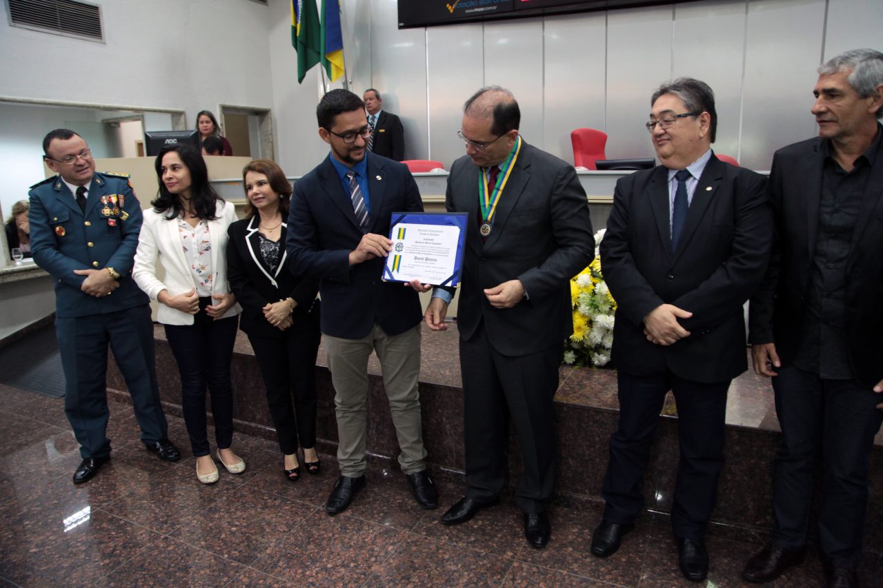 GOVERNADOR E AGENTES PENITENCIÁRIOS RECEBEM MEDALHAS DO MÉRITO LEGISLATIVO EM RECONHECIMENTO À GESTÃO ESTADUAL E DO SISTEMA PENITENCIÁRIO - News Rondônia