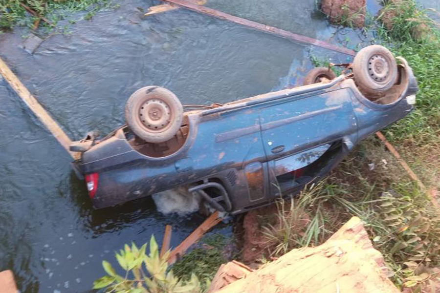 Motorista embriagado perde o controle da direção e carro despenca dentro de rio na área rural de Vilhena - News Rondônia