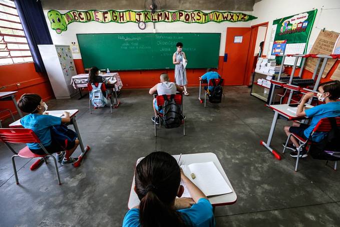 Escolas estaduais voltam às aulas presenciais nesta segunda-feira - News Rondônia