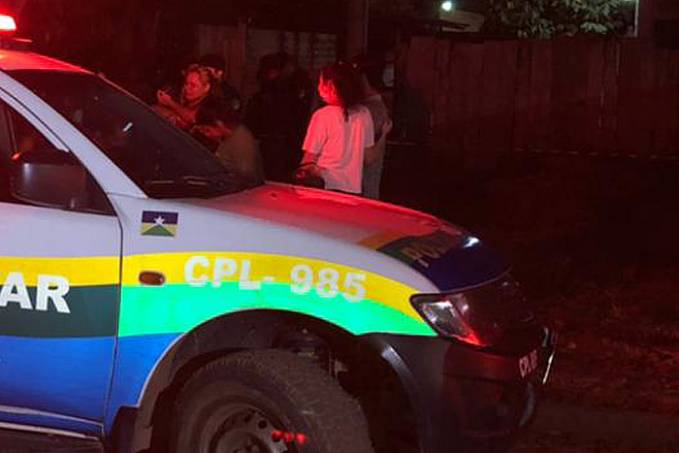 MACHUCADA - Bandidos tentam arrastar mulher para dentro de carro na zona leste - News Rondônia
