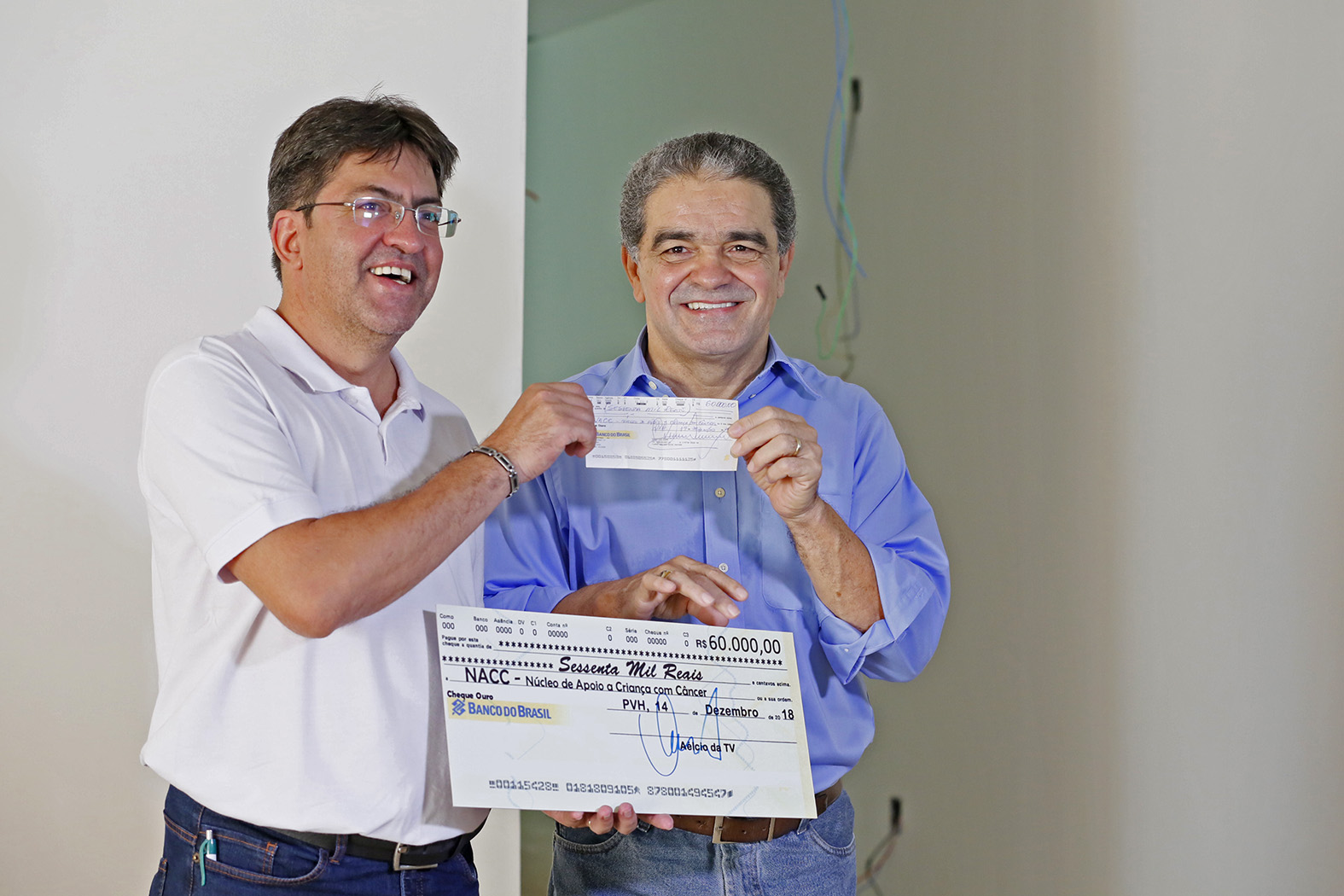 DEPUTADO AÉLCIO CUMPRE COMPROMISSO E ENTREGA CHEQUE DE R$ 60 MIL AO NACC - News Rondônia