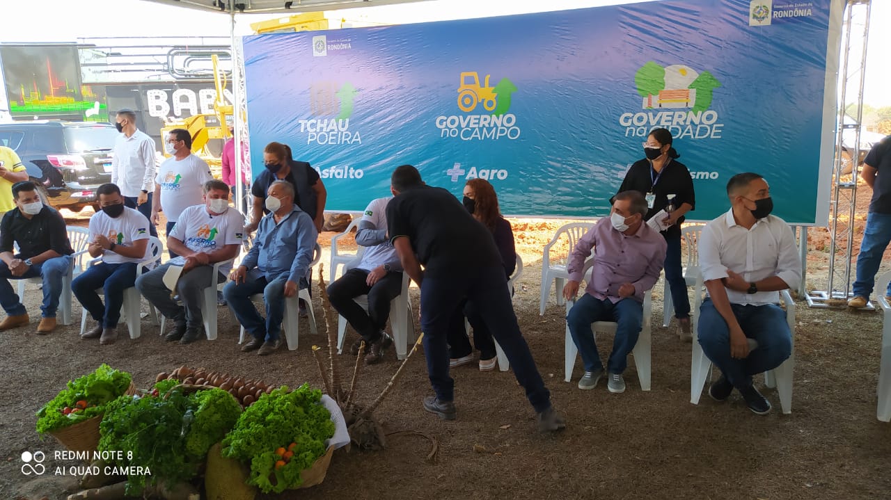 Governador conhece potencial chacareiro com o programa porteira à dentro no Jardim Santana e estrada dos periquitos - News Rondônia