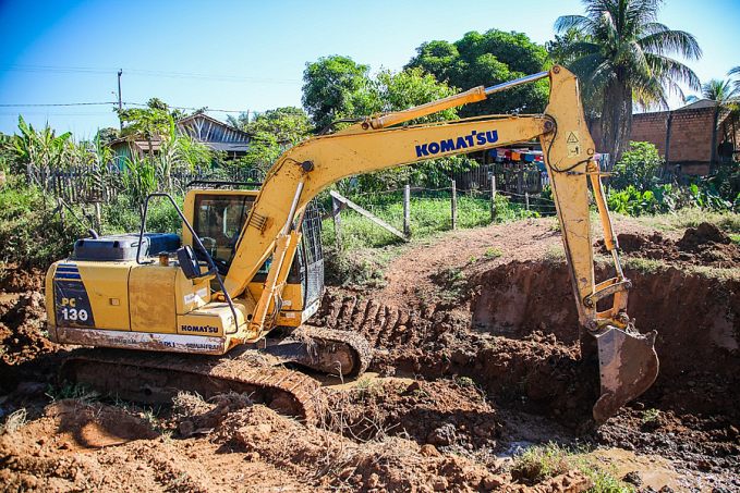 Prefeitura de Jaru realiza limpeza de canal no setor 07 - News Rondônia