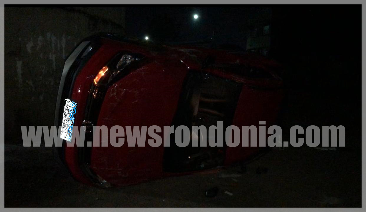 Motorista avança preferencial e capota carro após ser atingido por outro em cruzamento - News Rondônia
