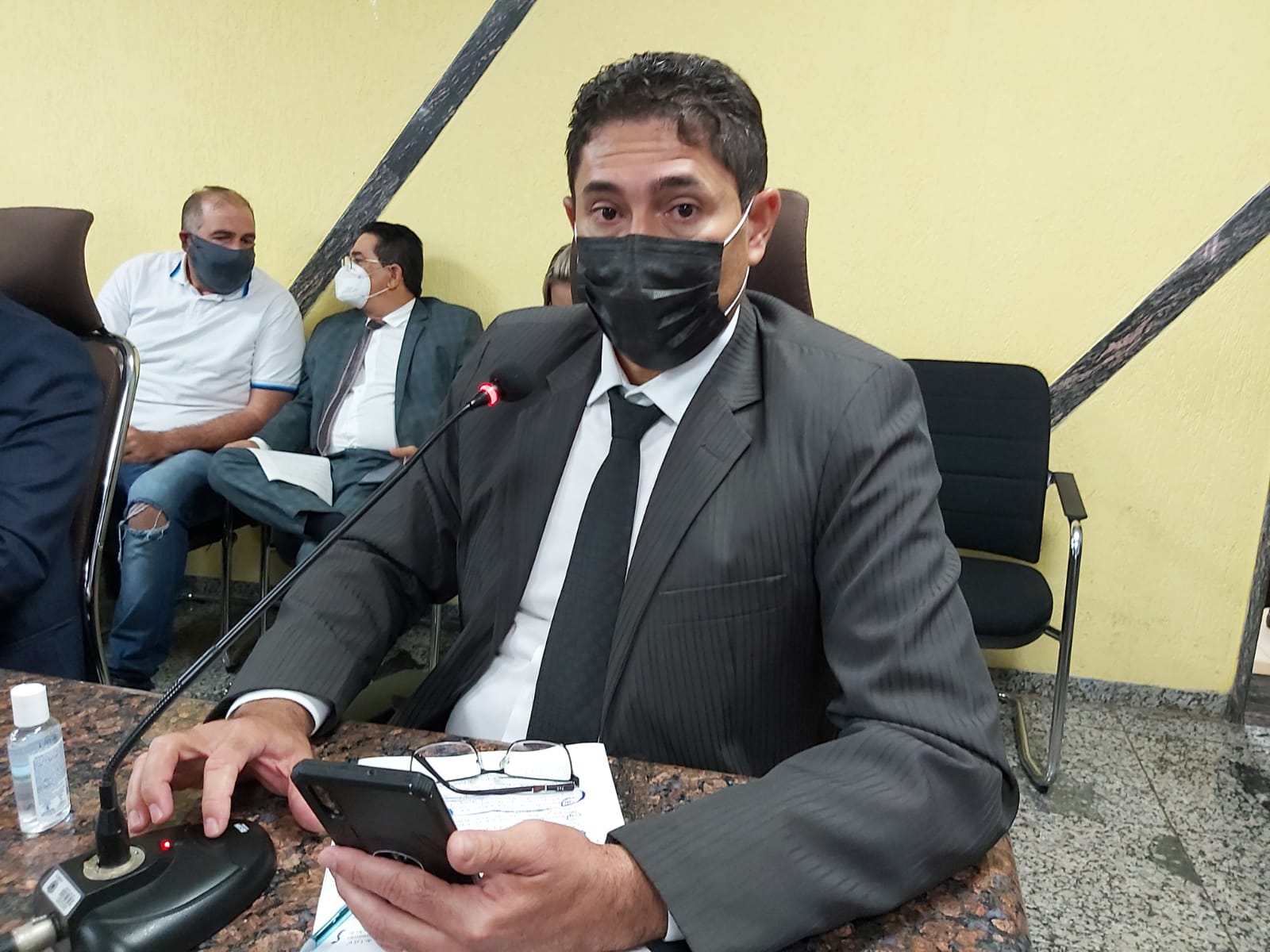 É aprovado PL do vereador Márcio Pacele que obriga donos de cães a limpar fezes dos animais em praças e ruas - News Rondônia