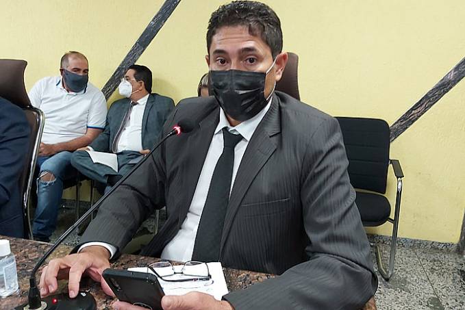 É aprovado PL do vereador Márcio Pacele que obriga donos de cães a limpar fezes dos animais em praças e ruas - News Rondônia