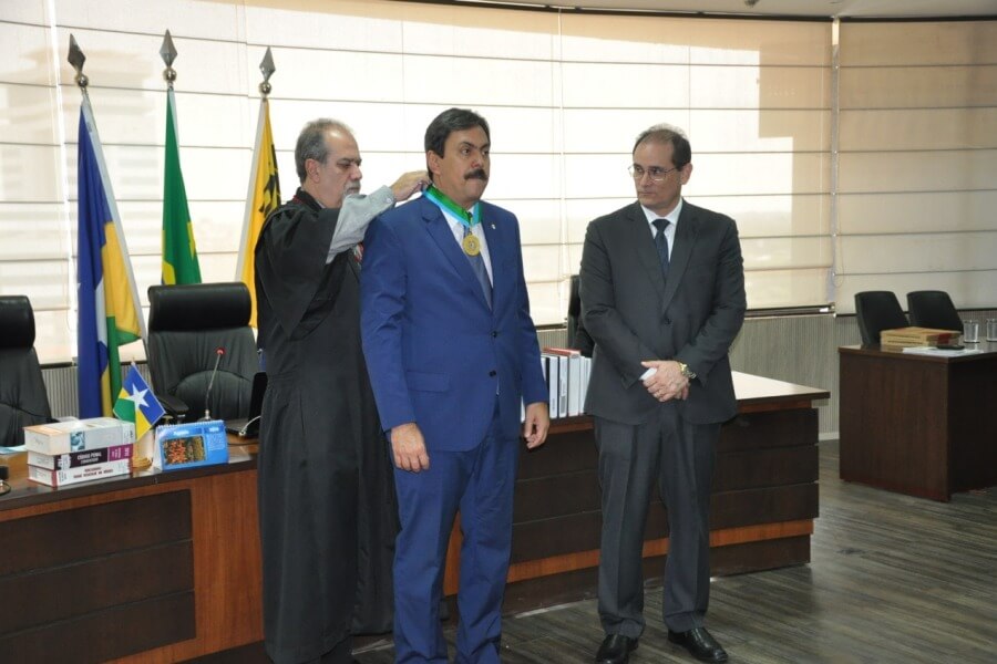 PRESIDENTE DA AMB É CONTEMPLADO COM O COLAR DO MÉRITO JUDICIÁRIO EM PORTO VELHO - News Rondônia
