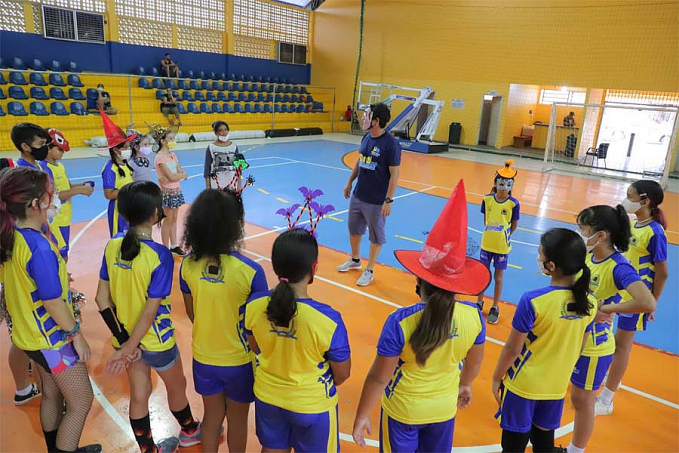 TALENTOS DO FUTURO - Treino temático de Halloween estimula alunos a manterem prática esportiva - News Rondônia
