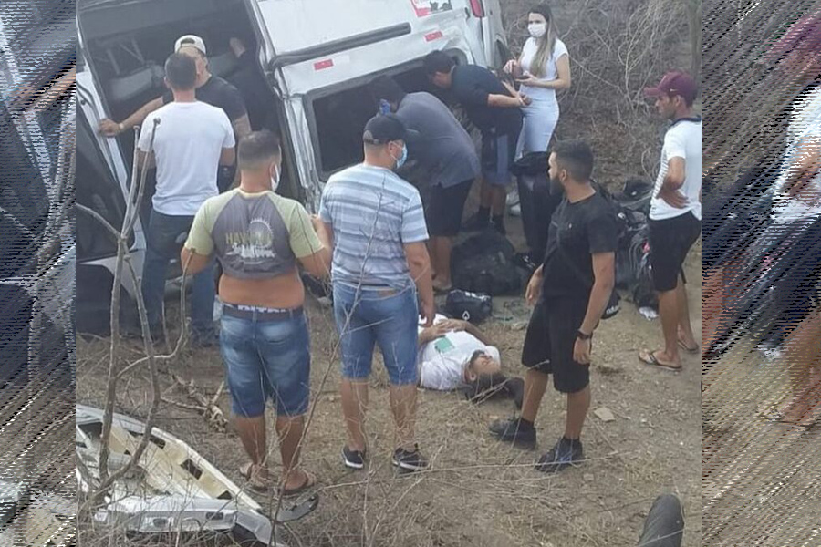 URGENTE - Após show, veículo que levava banda de Gusttavo Lima capota na BR-230 - News Rondônia