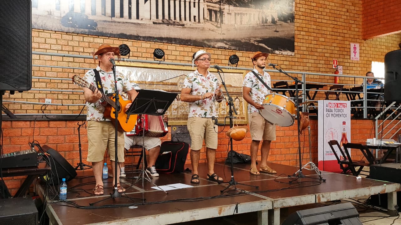 Banda "Forró Madeira" encanta as manhãs de domingo no Mercado Cultural - News Rondônia