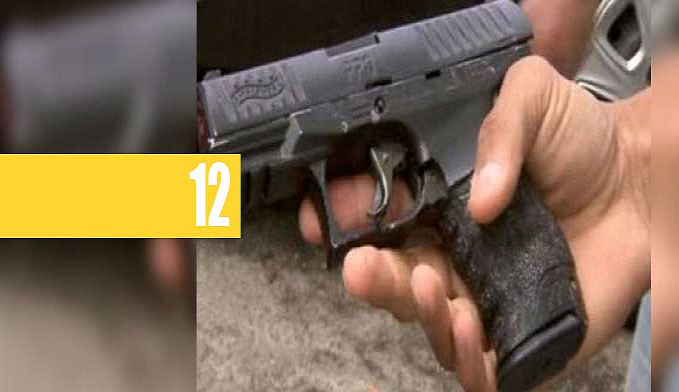 POPULARES PRENDE E SURRA LADRÃO LOGO APÓS DELE ASSALTAR IDOSO E JORNALISTA USANDO ARMA DE BRINQUEDO - News Rondônia