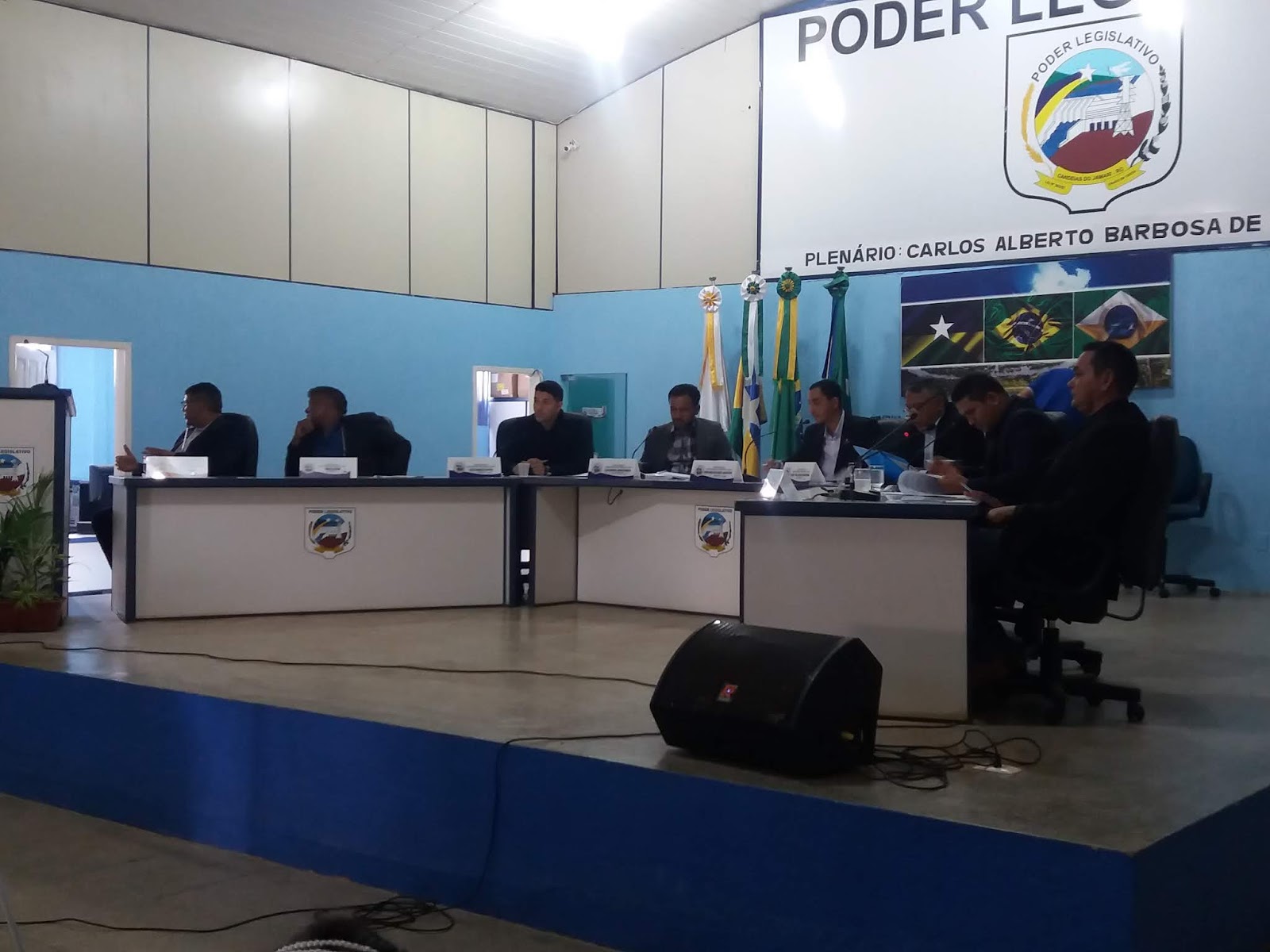 FIM DA DESOBEDIÊNCIA - OFICIAIS DE JUSTIÇA ACOMPANHADOS DA POLICIA, FAZEM UM MUTIRÃO DE NOTIFICAÇÕES DE VEREADORES EM CANDEIAS DO JAMARI - News Rondônia