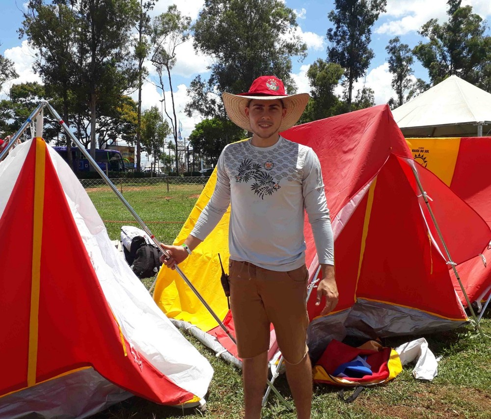 JOVEM DE JI-PARANÁ DEIXA TRABALHO PARA ACAMPAR COM 100 MIL ADVENTISTAS NO PARQUE DO PEÃO DE BARRETOS, SP - News Rondônia